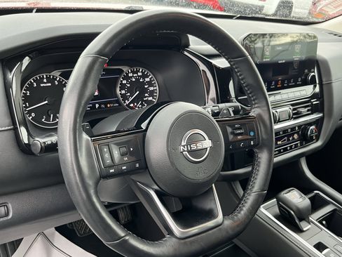 Used 2023 Nissan Pathfinder SL w/ Black Appearance Package AWD/4WD image 25