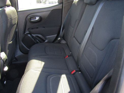 Used 2019 Jeep Renegade Latitude w/ UConnect 8.4 Nav Group image 10