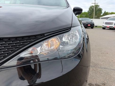 Used 2023 Chrysler Voyager LX FWD image 18