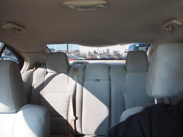 Used 2016 Ford Taurus SE FWD image 12