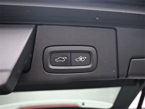 Used 2022 Volvo XC60 B6 R-Design w/ Advanced Package image 32