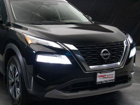 Used 2023 Nissan Rogue SV w/ SV Premium B Package image 3