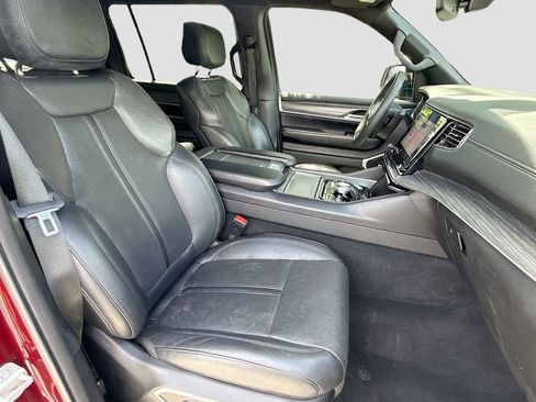 Used 2023 Jeep Wagoneer L Series II image 30