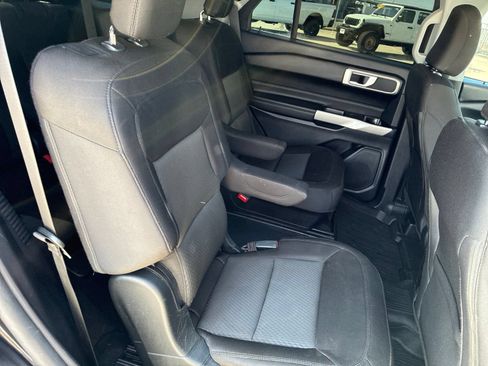 Used 2022 Ford Explorer XLT RWD image 13