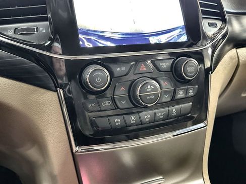 Used 2022 Jeep Grand Cherokee Laredo E w/ Security & Convenience Group AWD/4WD image 22