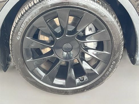 Used 2024 Tesla Model Y Long Range AWD/4WD image 27