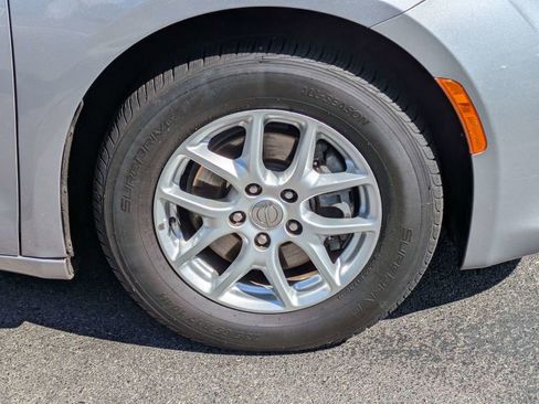 Used 2020 Chrysler Voyager Lxi w/ Cold Weather Group image 11