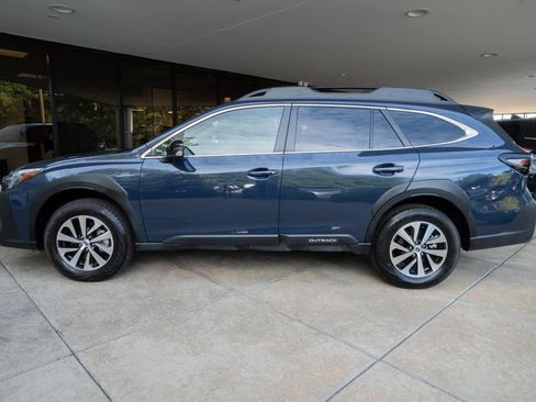 Used 2025 Subaru Outback Premium AWD/4WD image 4
