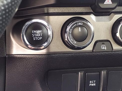 Used 2022 Toyota Tacoma TRD Off-Road image 26