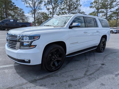 Used 2017 Chevrolet Suburban Premier image 7