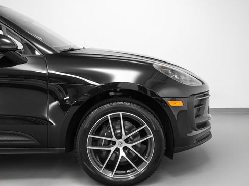 Certified 2025 Porsche Macan image 14