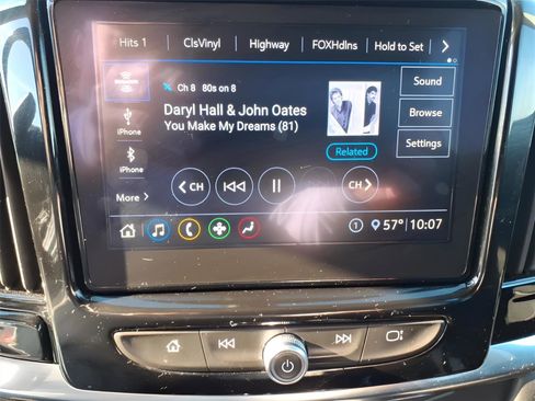 Used 2021 Chevrolet Traverse LT image 23