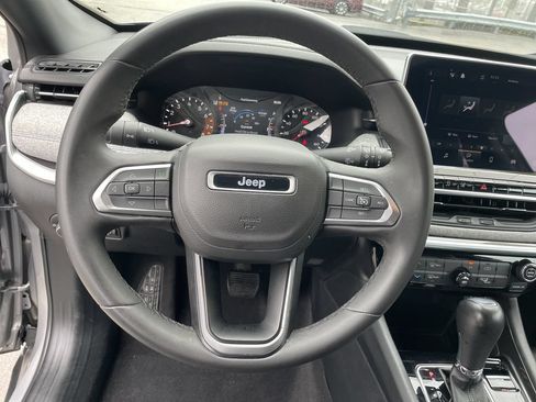 Used 2024 Jeep Compass Latitude AWD/4WD image 16