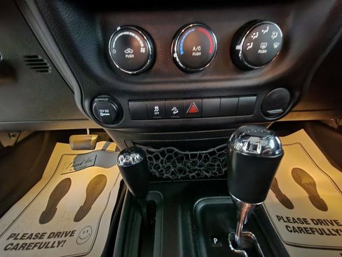 Used 2015 Jeep Wrangler Unlimited Sport w/ Connectivity Group image 27