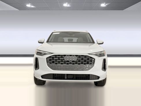 Used 2025 Audi Q5 Premium w/ Convenience Package image 6