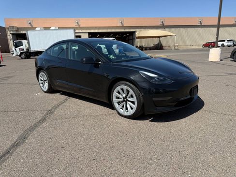 Used 2022 Tesla Model 3 Standard Range RWD image 3