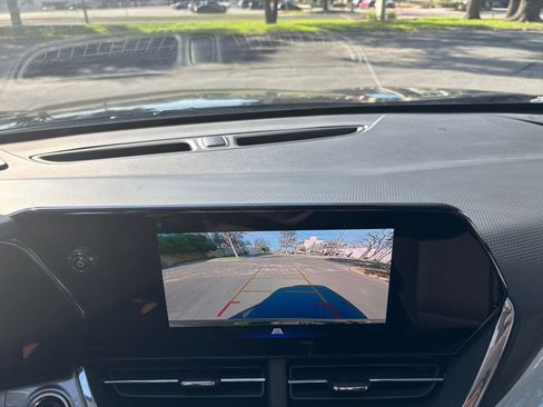 Used 2025 Chevrolet Trax LT image 17