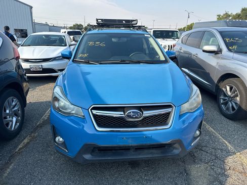 Used 2017 Subaru Crosstrek 2.0i Premium w/ Moonroof Package AWD/4WD image 2