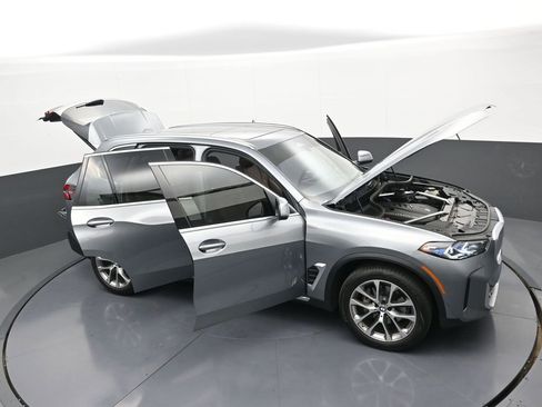 Used 2024 BMW X5 xDrive40i w/ Premium Package image 38
