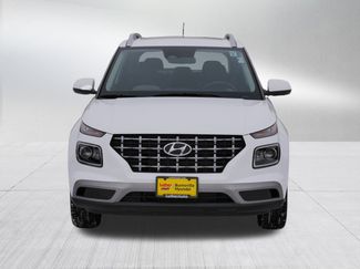 Certified 2025 Hyundai Venue SEL video 2