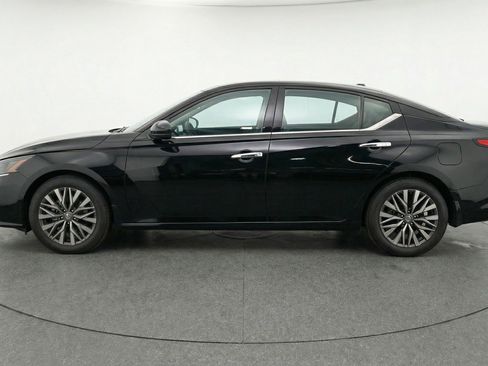 Used 2025 Nissan Altima 2.5 SV image 5