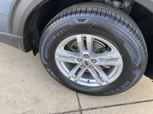 Used 2020 Ford Explorer XLT w/ Equipment Group 202A AWD/4WD image 30