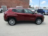 Used 2022 Jeep Compass Latitude image 2