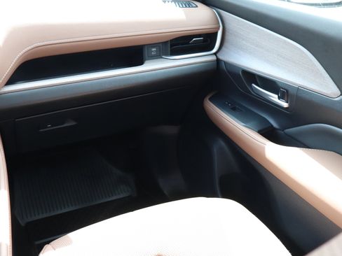 Used 2024 Toyota Grand Highlander AWD image 10
