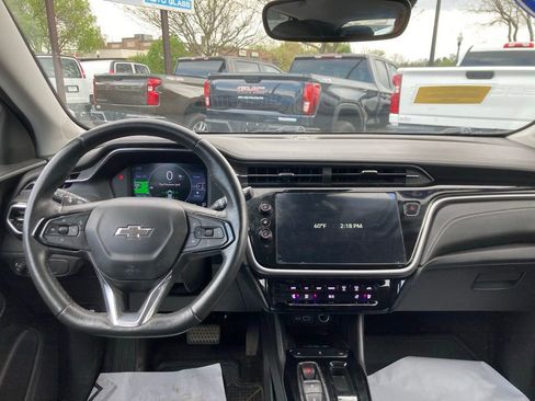 Used 2023 Chevrolet Bolt EUV LT w/ Convenience Package FWD image 4