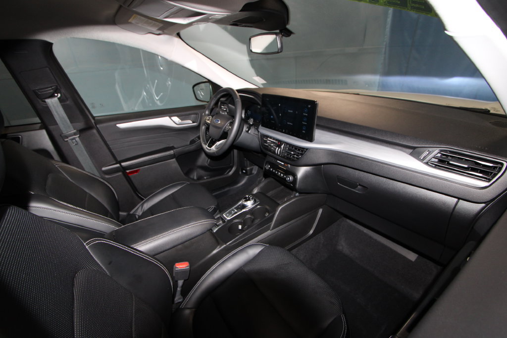 Used 2023 Ford Escape Platinum AWD/4WD image 19