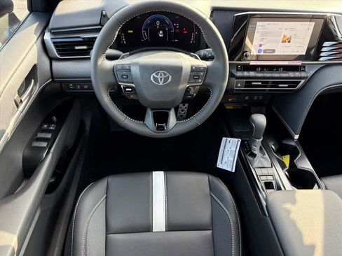 Used 2026 Toyota Camry SE FWD image 4