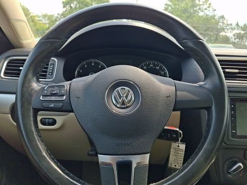 Used 2013 Volkswagen Jetta SE FWD image 18