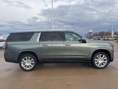 Certified 2024 Chevrolet Suburban High Country w/ Advanced Technology Package AWD/4WD image 2