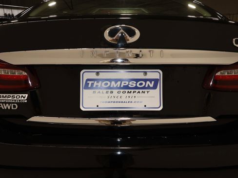 Used 2017 INFINITI Q70 L 3.7 w/ Deluxe Touring Package AWD/4WD image 22