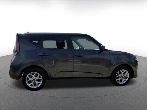 Used 2025 Kia Soul LX w/ LX Technology Package FWD image 16