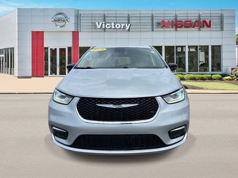 Used 2024 Chrysler Pacifica Touring-L FWD image 6