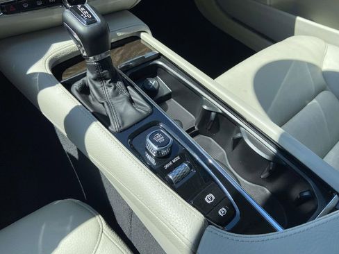 Used 2018 Volvo S90 T5 Momentum w/ Convenience Package AWD/4WD image 24