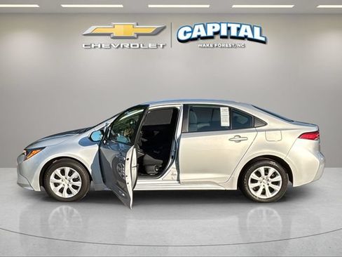 Used 2023 Toyota Corolla LE FWD image 9