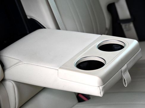 Used 2021 Maserati Levante image 41