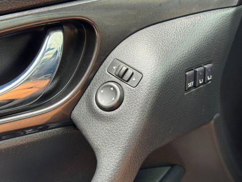 Used 2019 Nissan Rogue SV w/ Premium Package FWD image 16