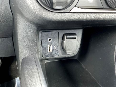 Used 2021 Nissan Versa SV FWD image 15