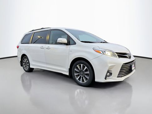 Used 2018 Toyota Sienna Limited Premium image 1