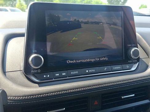 Used 2025 Nissan Rogue SV AWD/4WD image 17