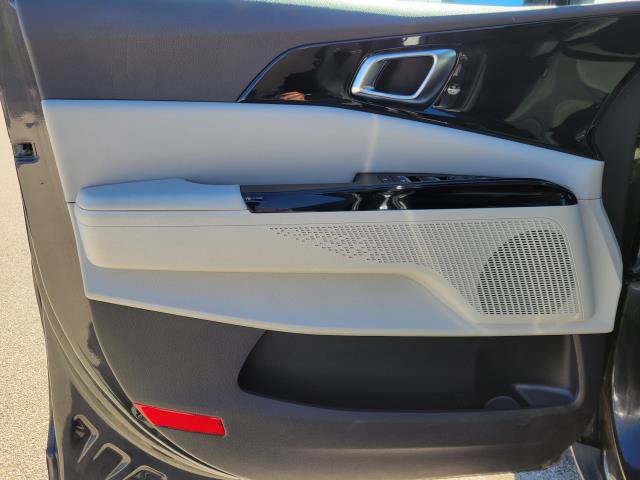 Used 2022 Kia Carnival LX FWD image 19