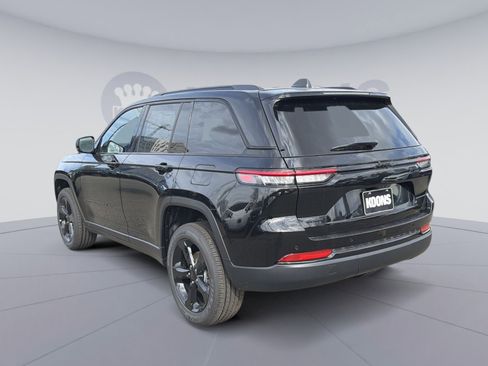 New 2025 Jeep Grand Cherokee Altitude image 4