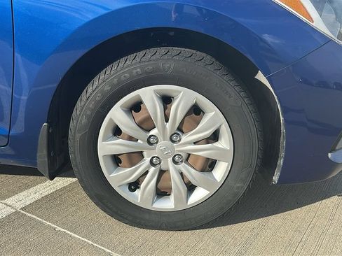 Used 2019 Hyundai Accent SE FWD image 15