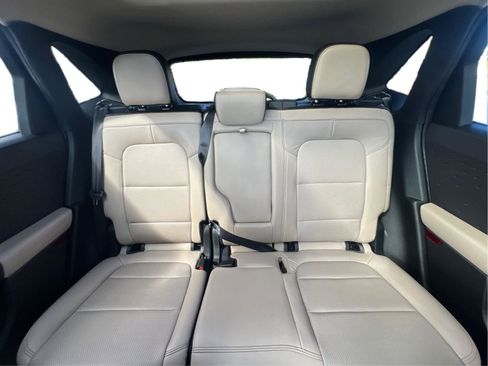 Used 2020 Ford Escape Titanium image 13