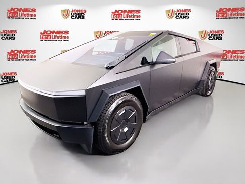 Used 2024 Tesla Cybertruck AWD Crew Cab image 12