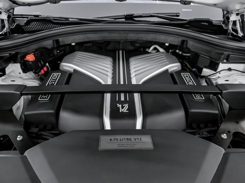 Used 2022 Rolls-Royce Cullinan image 17