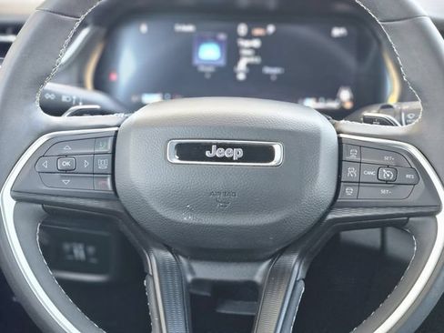 Used 2025 Jeep Grand Cherokee Altitude AWD/4WD image 15